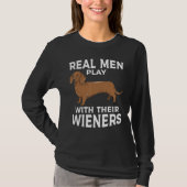 Real men play with their Weiners Funny Dachshund D Tシャツ (正面)