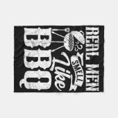 Real Men Smell Like Byrbecue Bbq Smoker Byrbecue G フリースブランケット (正面(横))