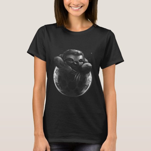 Realistic Sloth Sleeping Moon Tシャツ (正面)