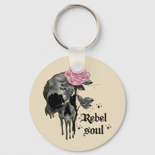 Rebel Soul – ピンクのバラを持つゴシックスカル キーホルダー