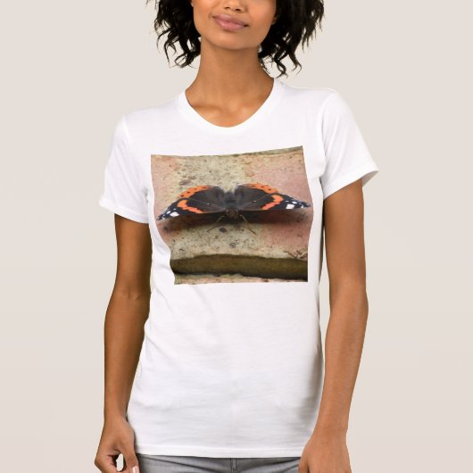 Red Admiral Butterfly Tシャツ (正面)