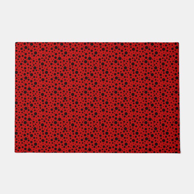 Red and black polka dots funny ladybug ドアマット (正面)