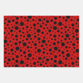 Red and black polka dots funny ladybug ラッピングペーパーシート (正面3)