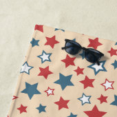 Red and Blue Stars, 4th of July, Beige Background ビーチタオル (インサイチュ)