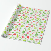 Red and Green Christmas Snowflake Pattern ラッピングペーパー (アンロールド)