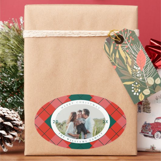 Red and Green Plaid Family Photo Merry Christmas 楕円形シール (クリスマス)
