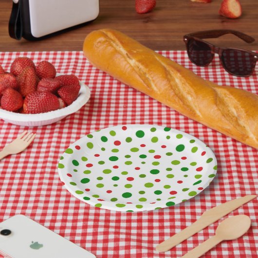 Red and Green Polka Dot Christmas Paper Plate ペーパープレート (ピクニック)