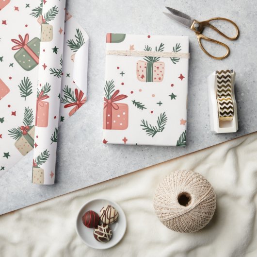 Red and Green Presents Pine Sprigs Christmas Gift ラッピングペーパー (クラフト)