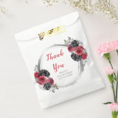 Red and Silver Elegant Flowers Birthday Party フェイバーバッグ (封をした状態)