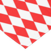 Red and White Harlequin Diamonds Checkers Design テーブルクロス (アングル)