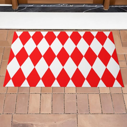 Red and White Harlequin Diamonds Checkers Design  ドアマット