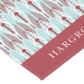 Red & Aqua Holiday Ikat Pattern | Family Name ミディアムテーブルランナー (コーナー)