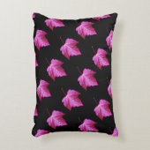 Red Autumn Maple Leaf Pattern on Black Floral アクセントクッション (正面(垂直))