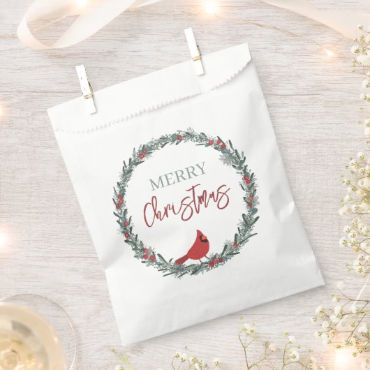 Red Berries Wreath and Red Cardinal Christmas フェイバーバッグ (クリップ留めされた状態)