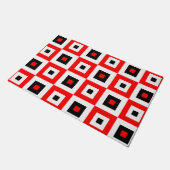 Red Black White Checkered Squares Pattern Design ドアマット (アングル)