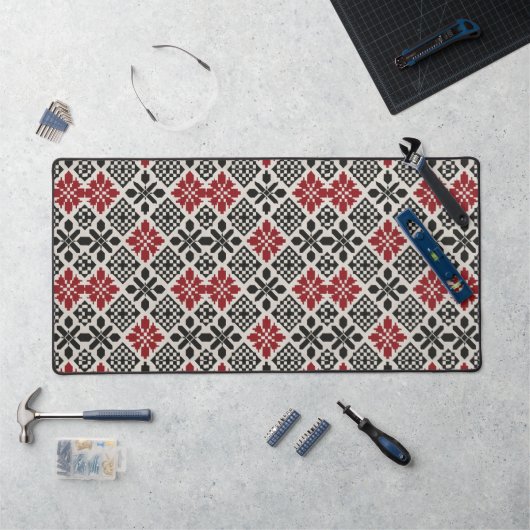 Red Black White Geometric Folk Pattern デスクマット (ワークステーション)