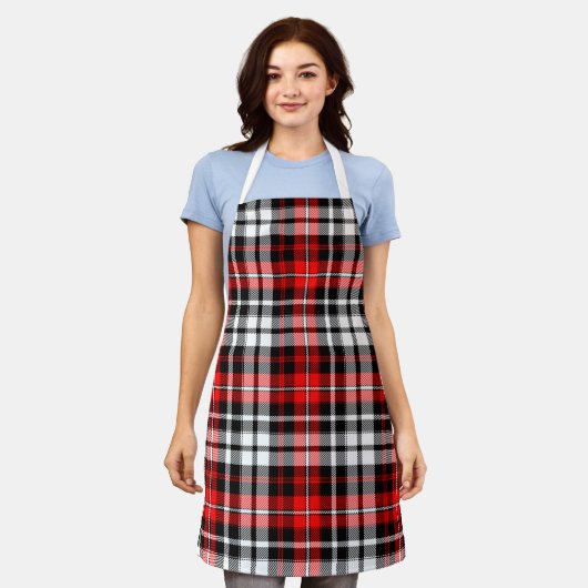 Red Black White Plaid Tartan Pattern Design  エプロン (着用した状態)