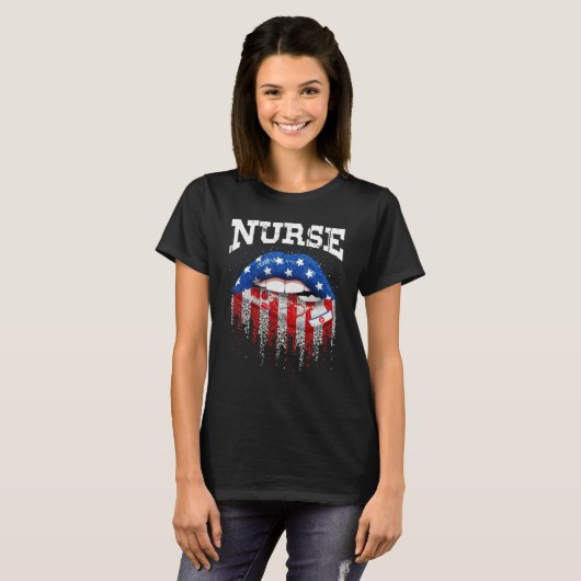 Red & Blue Lips Nurse American Flag Indepedence Da Tシャツ (正面フル)
