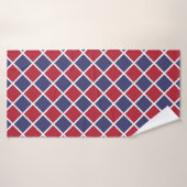 Red Blue White Harlequin Diamond Checker Pattern バスタオル (バスタオル)