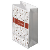 Red Boho Woodland Winterberry Monogram スモールペーパーバッグ (正面アングル)