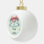 Red Bow Blue Ornaments Family Name 2025 Christmas セラミックボールオーナメント (右)
