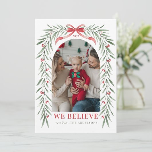 Red Bow Greenery Arch We Christmas信じ写真 シーズンカード (スタンド正面)