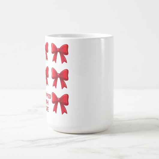Red Bow Holiday Pattern Wrapped With Love コーヒーマグカップ (中央)