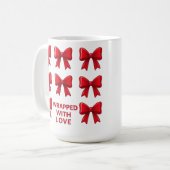 Red Bow Holiday Pattern Wrapped With Love コーヒーマグカップ (正面左)