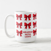 Red Bow Holiday Pattern Wrapped With Love コーヒーマグカップ (左)