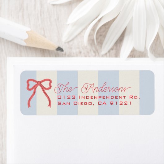 Red Bow & Pale Blue Stripes Return Address ラベル (インサイチュ)