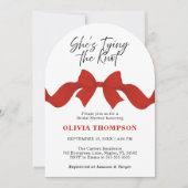 Red Bow She's Tying the Knot Photo Bridal Shower 招待状 (正面)