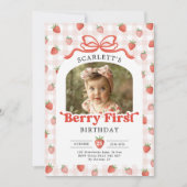 Red Bow Strawberry Berry First Birthday Photo 招待状 (正面)