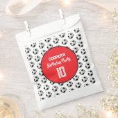 Red Boy Soccer Birthday Party フェイバーバッグ (クリップ留めされた状態)