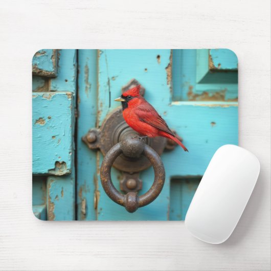Red Cardinal On a Rusty Door Knocker マウスパッド (マウス)