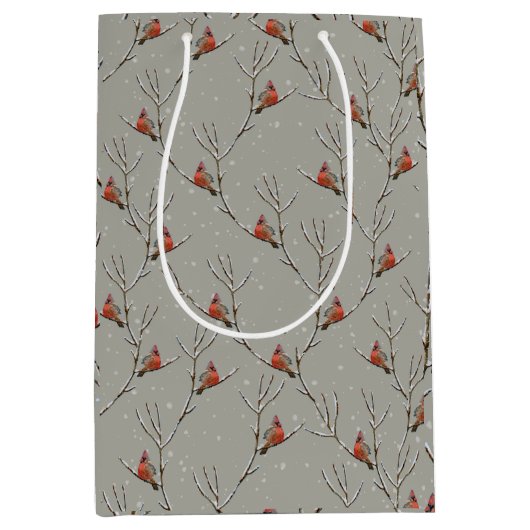 Red Cardinal Perched on a Tree Branch Gift Bag ミディアムペーパーバッグ (正面)