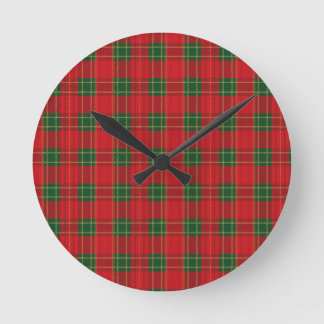 Red Christmas Plaid Pattern | Cozy Holiday Design  ラウンド壁時計