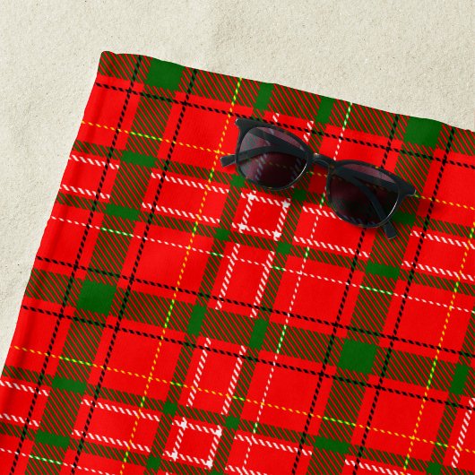 Red Christmas Tartan Plaid Pattern Design  ビーチタオル