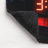 Red Digital Clock With Early Morning Hour マウスパッド (コーナー)