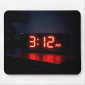 Red Digital Clock With Early Morning Hour マウスパッド (正面)