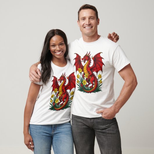Red Dragon Stood Amongst Daffodils Tシャツ (ユニセックス)