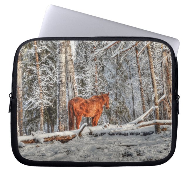 Red Dun Horse and Forest at Sunrise写真ウマ科の ラップトップスリーブ (正面)