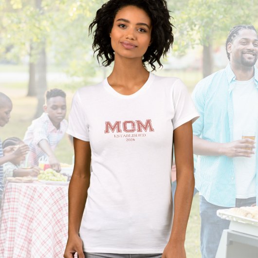 Red Established Mom Name Year Tシャツ