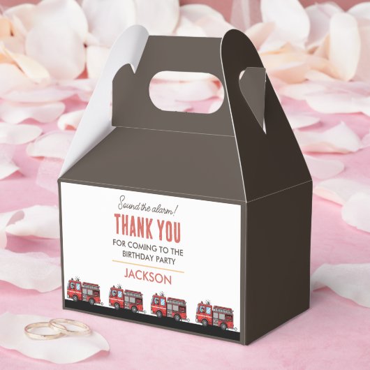 Red Fire Truck Party Décor | Custom Kids Birthday フェイバーボックス (ウェディング)