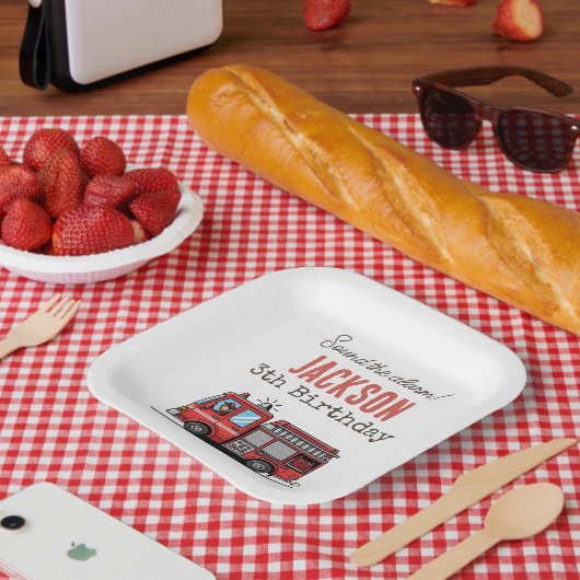 Red Fire Truck Party Décor | Custom Kids Birthday ペーパープレート (ピクニック)