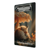 Red Fox Sleeping Under Giant Mushroom ミニクリップボード (アングル2)