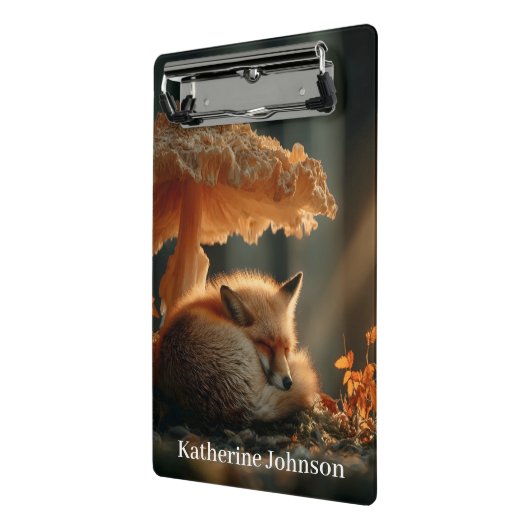 Red Fox Sleeping Under Giant Mushroom ミニクリップボード (アングル2)