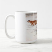 Red Foxes in the Winter Snow (by Wilhelm Kuhnert) コーヒーマグカップ (左)