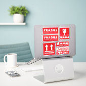 Red Fragile Handle W/Care Shipping Labels Stickers シール (デスク上のノートパソコン)