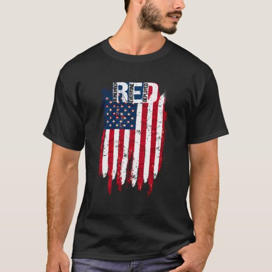 Red Friday展開済みのすべてのユーザーを覚える Tシャツ (正面)