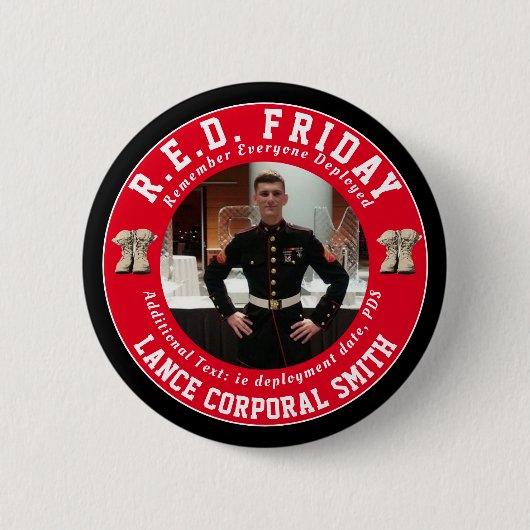 RED Friday Photoを展開した全員を覚える 缶バッジ (正面)